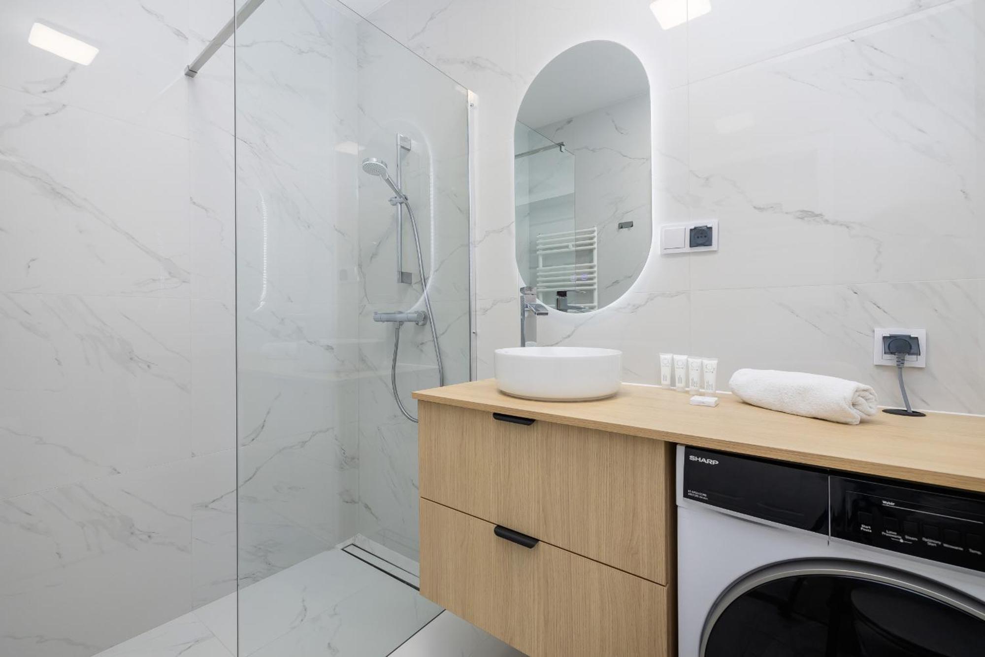 Krowoderska Apartment With Balcony Near City Center By Rent Like Home Cracovia Esterno foto